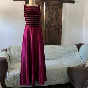 JS Collections Wine Red Velvet Long Stripe Formal Evening Dress Women Sz-8
